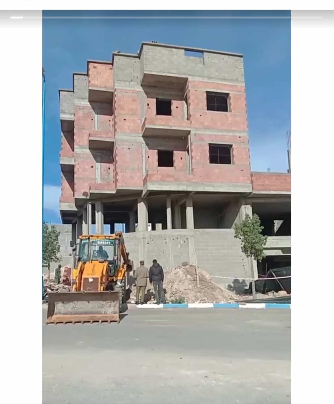 سلطات أسفي تهدم بناء عشوائيا في منزل رئيس البلدية