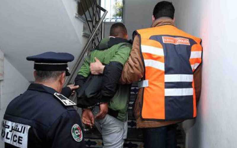 توقيف مواطن افريقي في القنيطرة للاشتباه في تورطه في ارتكاب جريمتي الضرب والجرح المفضي للموت