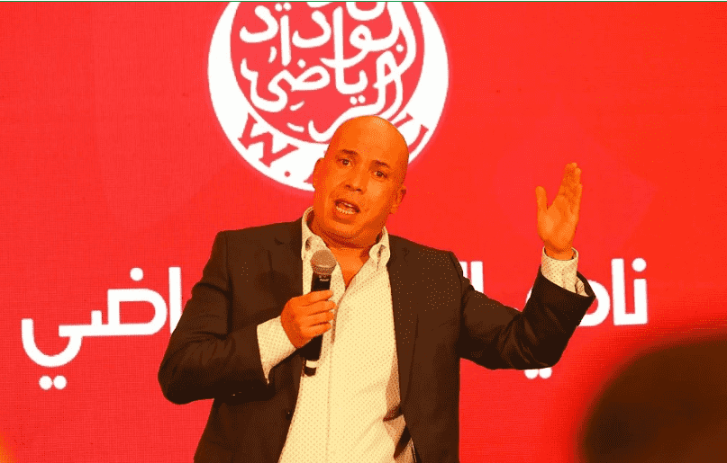 رئيس الوداد البيضاوي يكيل انتقادات حادة بحق لاعبيه قبل مغادرة منصبه في سياق أزمة لا تنتهي