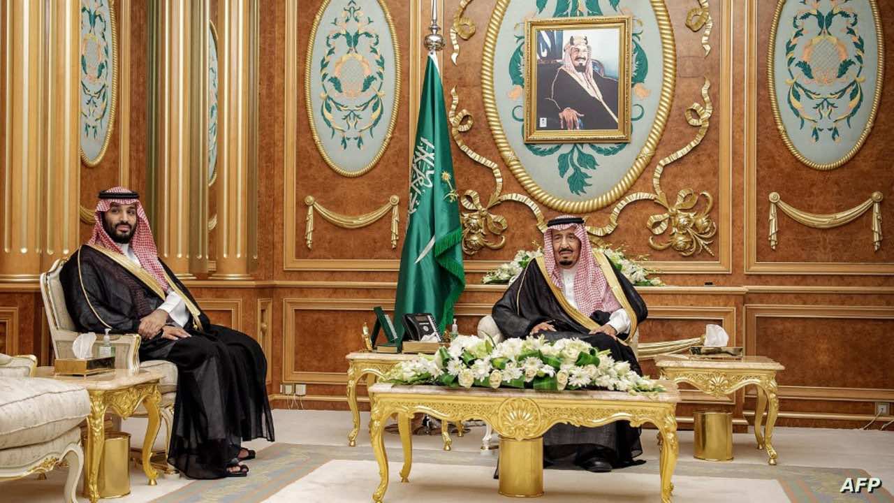 ولي العهد السعودي يطمئن الحكومة على صحة الملك