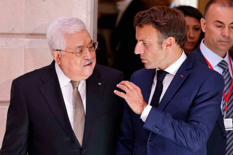 ماكرون يدعو عباس إلى "إصلاح" السلطة الفلسطينية تحضيرا "للاعتراف بدولة فلسطين"