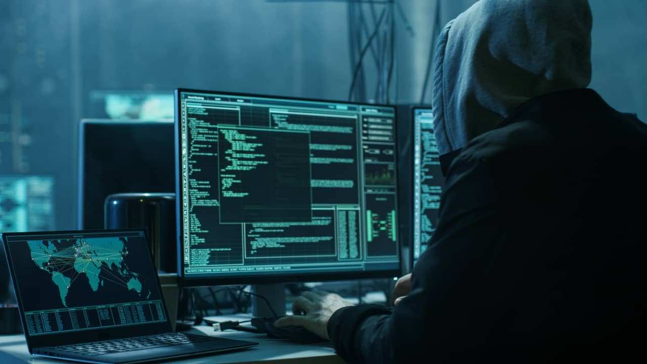 بدء العمل بمنصة رقمية للتبليغ عن "المحتويات غير المشروعة" في الإنترنت