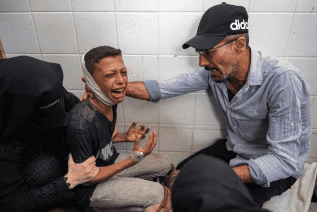 10 أطفال يفقدون "ساقا أو ساقين" في غزة يوميا