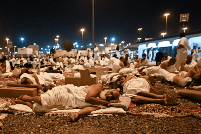 حجاج في مهمة مستحيلة في مكة من دون تصاريح قانونية يختبئون لأداء مناسك الحج