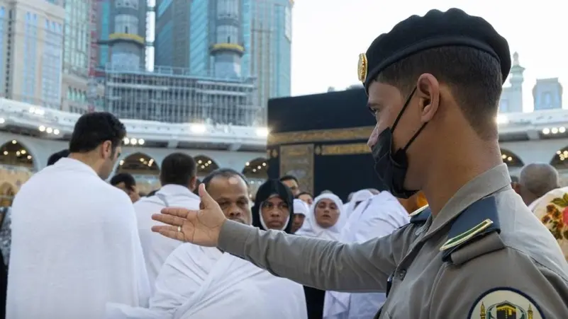 السعودية تبعد 300 ألف شخص من مكة لعدم حملهم تصاريح الحج