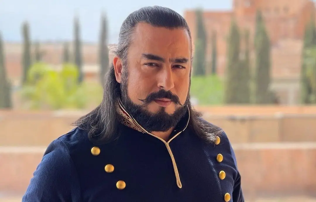 ربيع القاطي بطل مسلسل أجنبي عالمي