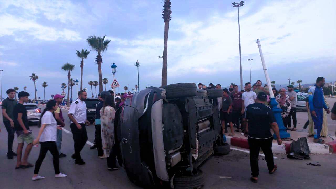 نجاة مواطنين من الدهس بمرتيل ودعوات لاستعمال الطريق قبل عيد الأضحى بحيطة وحذر