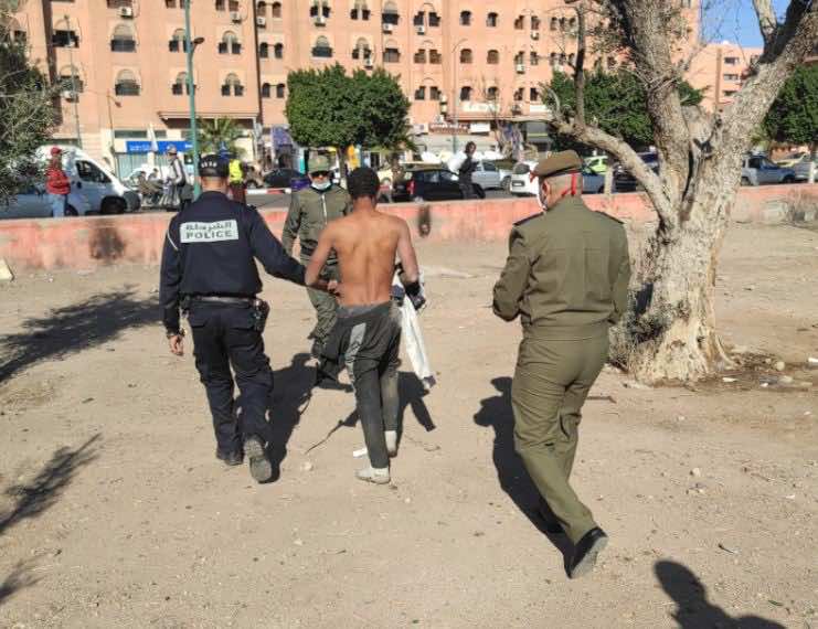 وزير الداخلية يواجه أسئلة في البرلمان بسبب "ترك الآلاف من المختلين عقليا في الشوارع"
