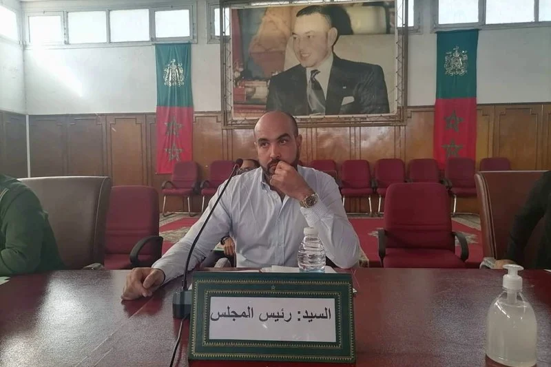 هل هي  إقالة من السلطات على إثر صدور حكم قضائي ضده؟... خلفيات "استقالة" الرئيس التجمعي لمجلس سيدي بنور