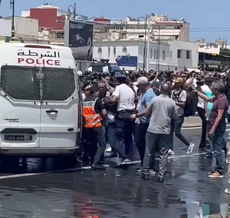 الإفراج عن الموقوفين في احتجاجات الصحة التي فرقها الأمن بخراطيم المياه