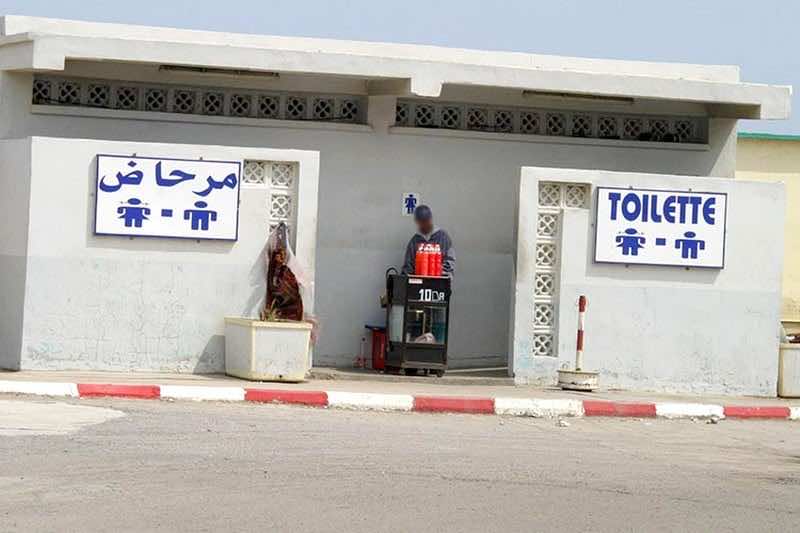 جامعة حقوق المستهلك تقول إن ساحة جامع الفنا لا تتوفر سوى على 20 مرحاضًا!