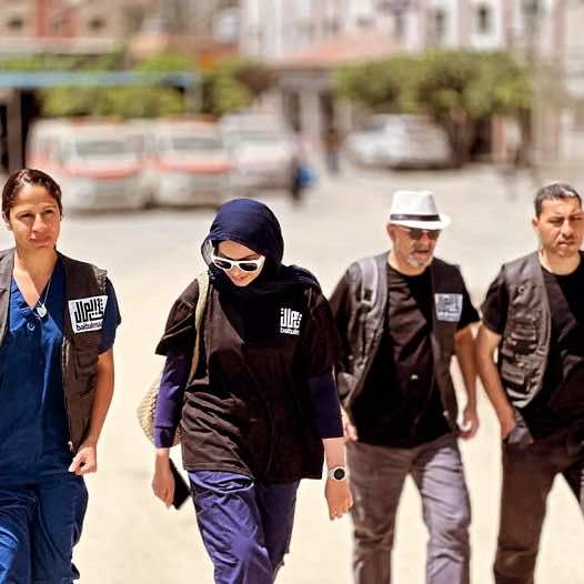 "بغصة وألم".. طبيب مغربي يغادر غزة بعد ثالث زيارة منذ بدء الحرب الإسرائيلية على القطاع