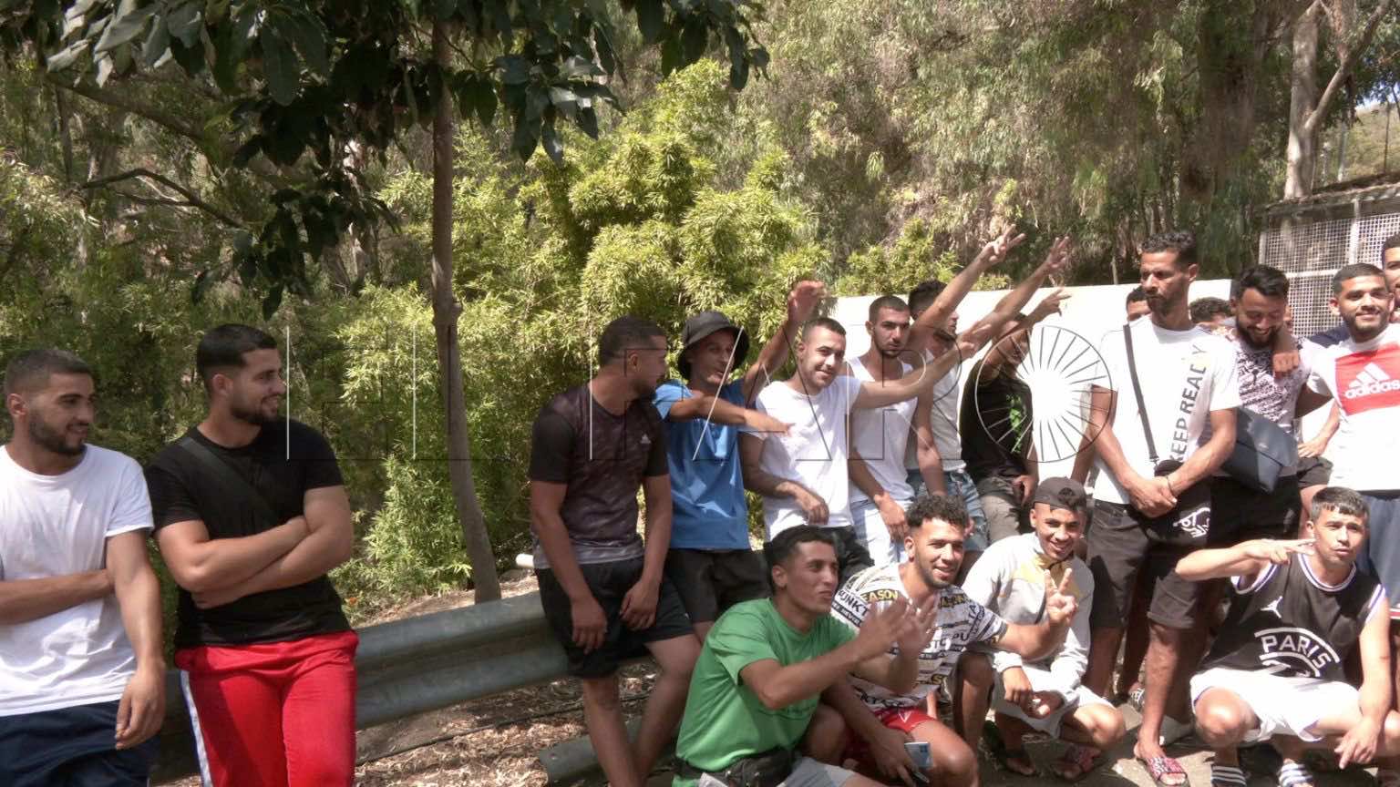مغاربة يطلبون اللجوء في سبتة يشنون إضرابا عن الطعام بعد عياء من الانتظار