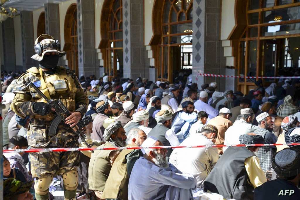 زعيم طالبان يلزم الموظفين الحكوميين بالصلاة في المسجد أو مواجهة عقوبة