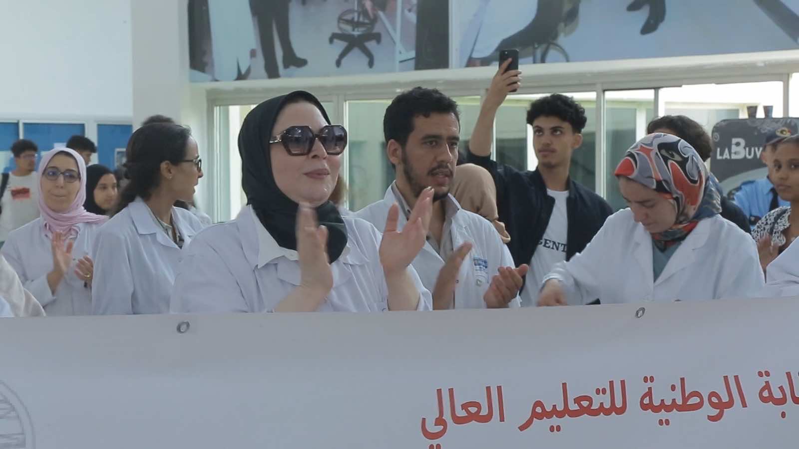 أساتذة كلية الطب بالدار البيضاء في احتجاجات ردا على قمع الطلبة (+فيديو)