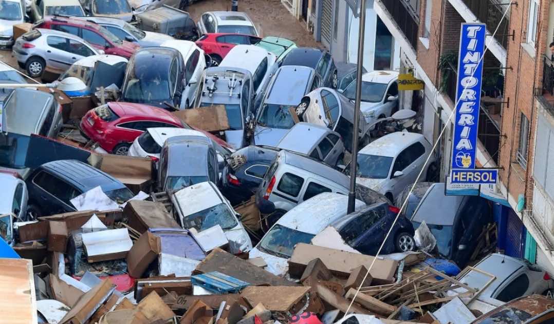 ارتفاع عدد قتلى الفيضانات في إسبانيا إلى 205 أشخاص والبحث عن مفقودين مستمر