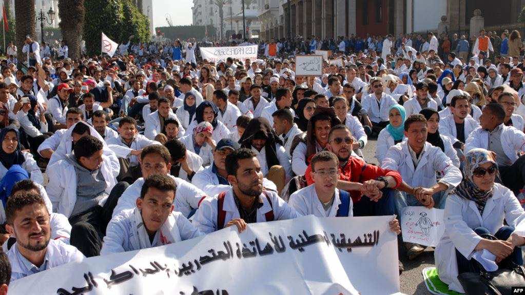 البيجيدي يحذر أخنوش من عجز الحكومة عن مواجهة الاحتجاجات المتصاعدة