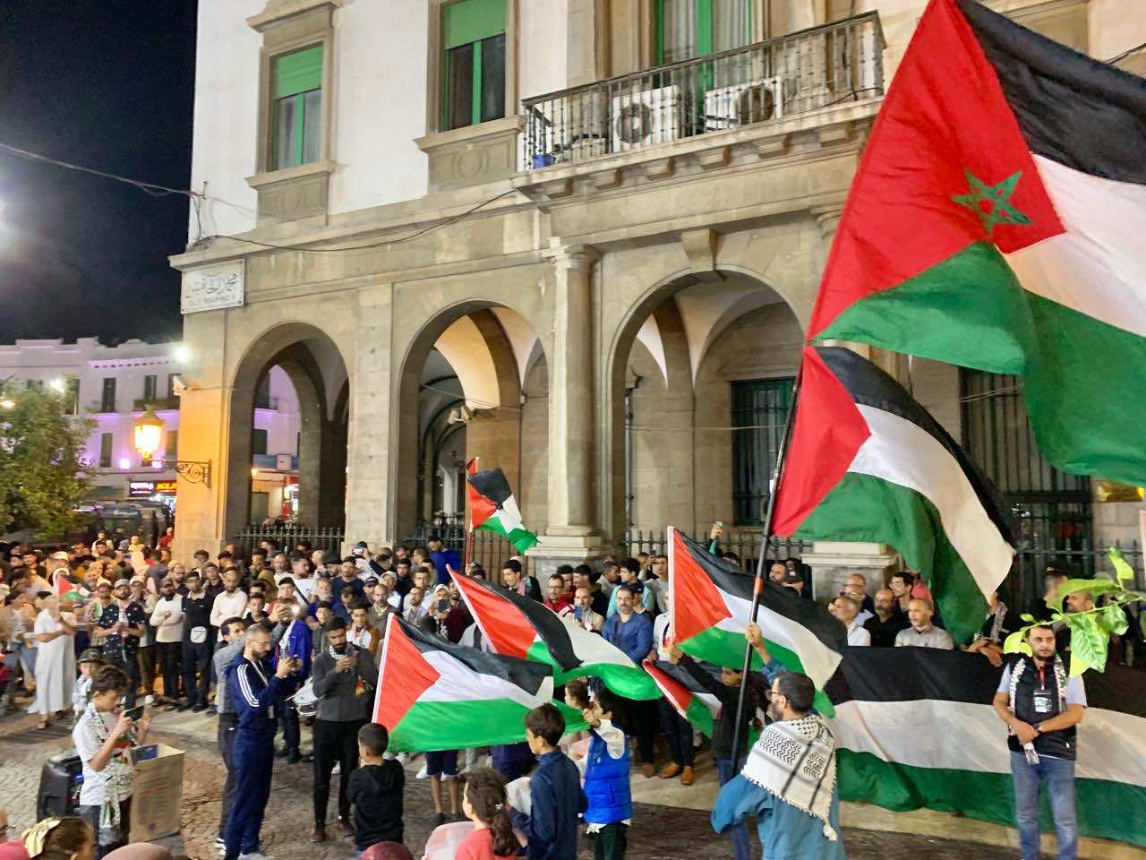 آلاف المغاربة يطالبون بإنقاذ غزة وإدخال مساعدات للفلسطينيين