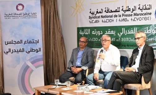 النقابة الوطنية للصحافة تطالب بـ »استعجالية القطع مع الوضع المؤقت لآلية التنظيم الذاتي للمهنة »