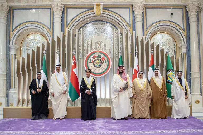 انطلاق القمة الخليجية اليوم في الكويت على إيقاع العدوان الإسرائيلي على غزة والتوترات الدولية