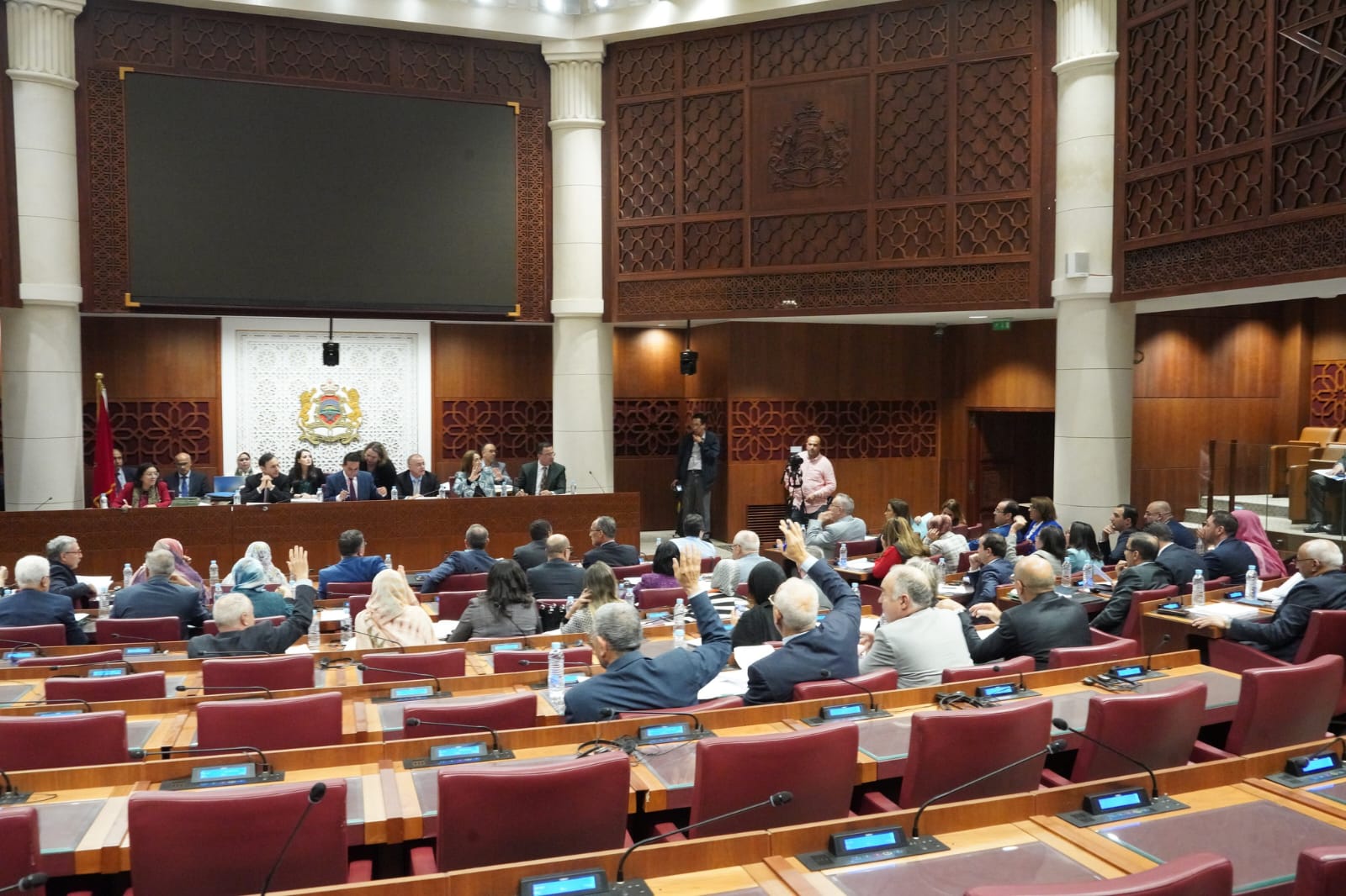 انسحاب جماعي للمعارضة من اجتماع لجنة القطاعات الاجتماعية بمجلس النواب