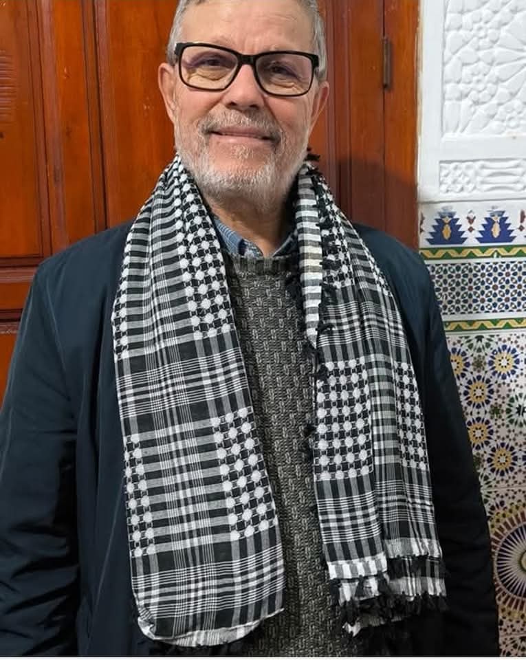 السيمو يحاول تدارك ضجة وصفه في البرلمان الكوفية الفلسطينية بـ"شرويطة"