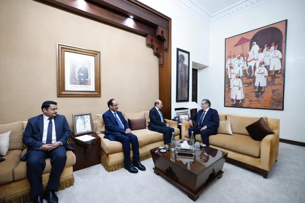 أخنوش يلتقي وزير الخارجية اليمني معبرا عن دعم المغرب ل"وحدة الجمهورية اليمنية"