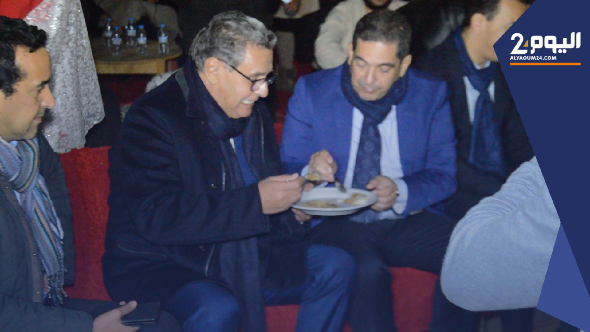 اخنوش يحتفل بحلول رأس السنة الأمازيغية ويتناول "العصيدة" رفقة امزازي بأكادير اوفلا (فيديو)