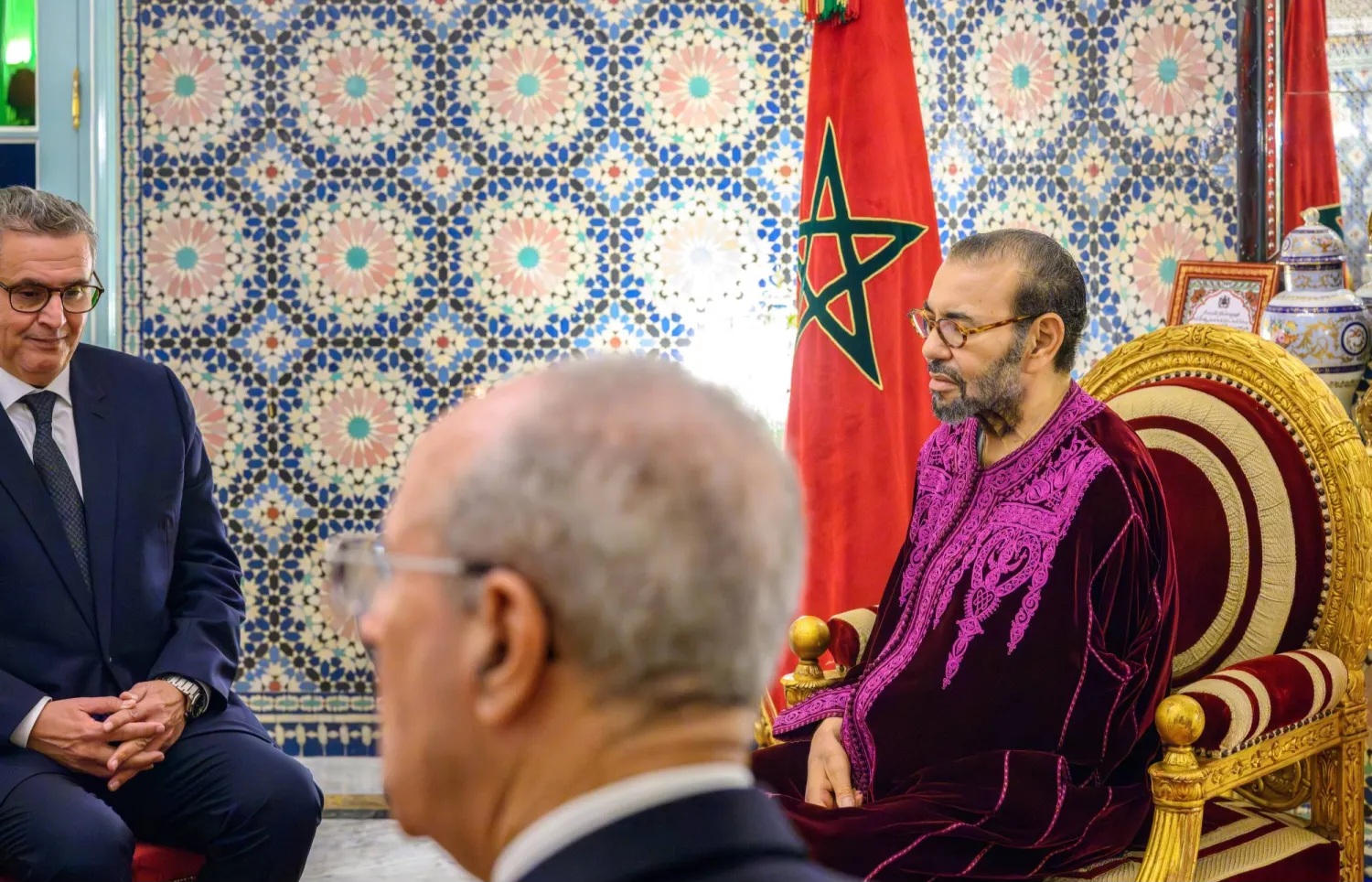 إعادة النظر في أنشطة الملك المعتادة خلال رمضان جراء خضوعه لحصص التأهيل الوظيفي بعد عملية في الكتف الأيسر
