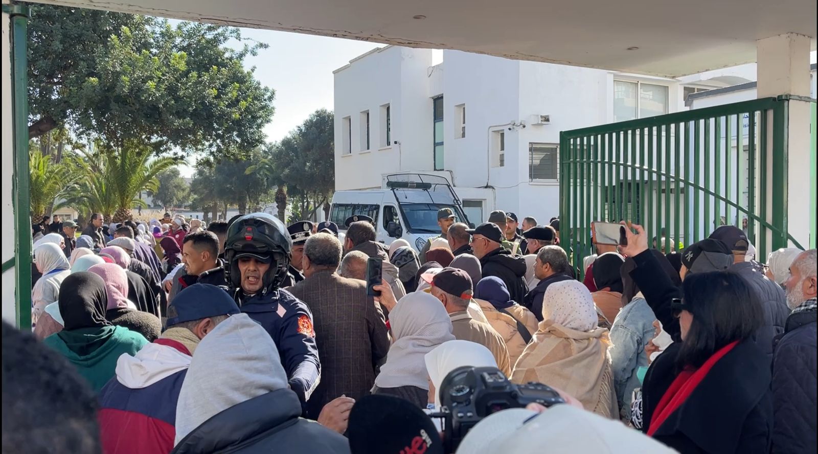 الحصول على لقاح في "باستور" تحول إلى مهمة صعبة تواجه المعتمرين المغاربة