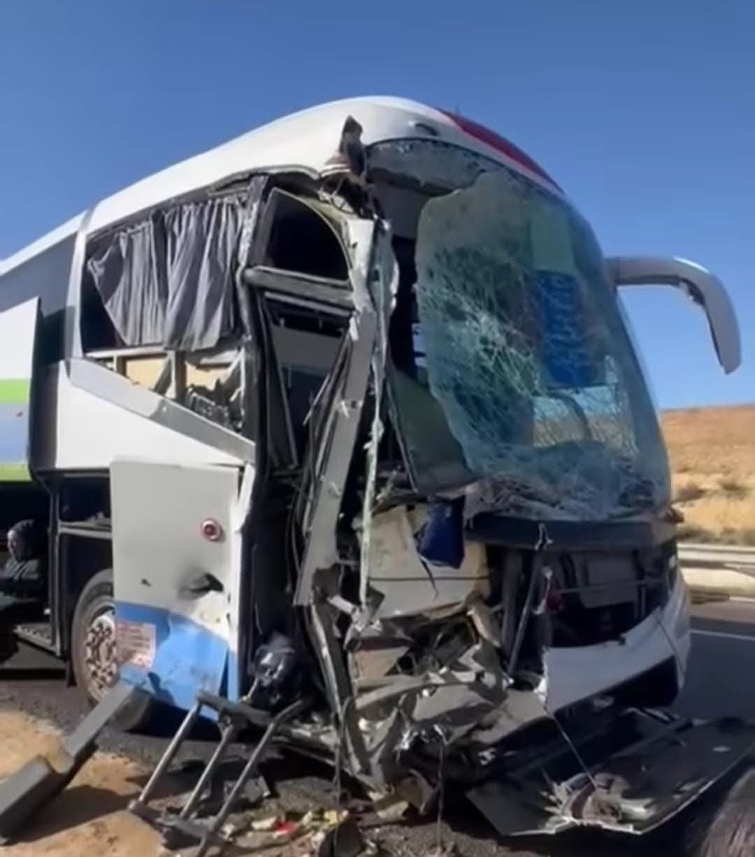 جرحى في حادث سير بين حافلة وشاحنة قرب خريبكة