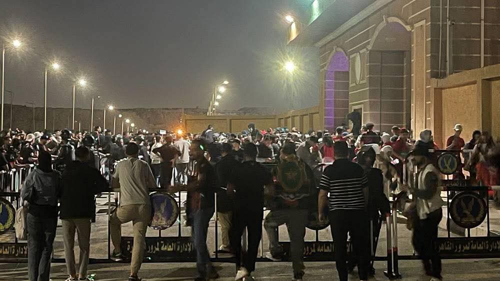 الجيش الملكي يشكو إلى الـ"كاف" منع مشجعيه من دخول ملعب مباراته ضد نادي بيراميدز