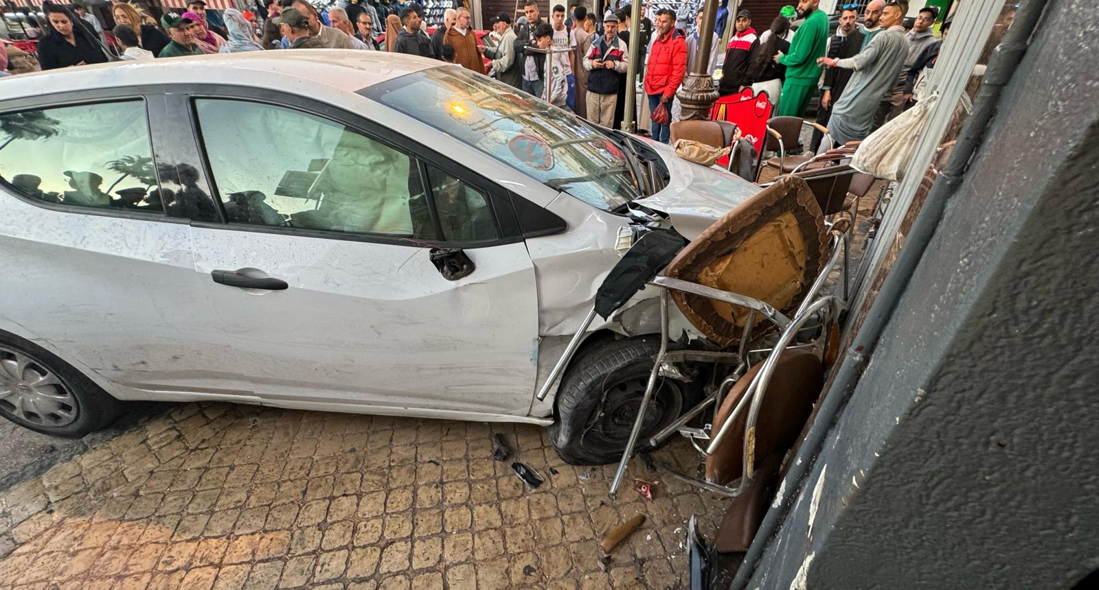7 جرحى في حادث سيارة داهمت مقهى في طنجة