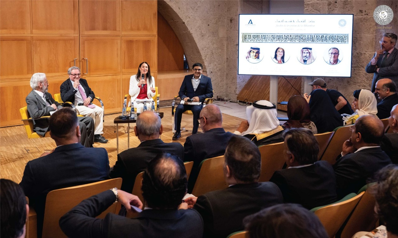 جائزة الملك فيصل تدشن في إسبانيا كتاب رياض الشعراء في قصور الحمراء