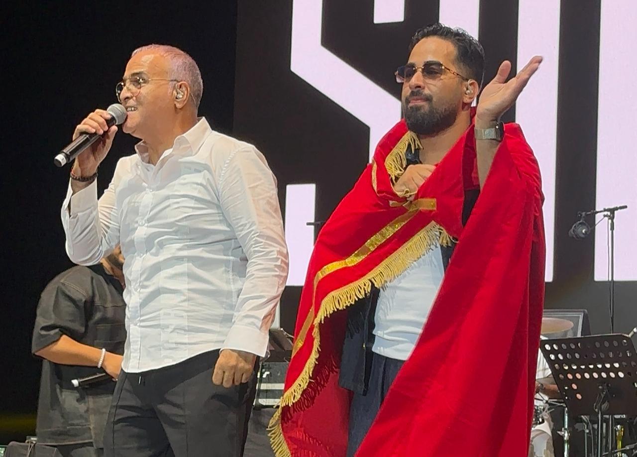 في حفله بموازين..سليم كرافاطا يفاجئ الجمهور بحضور والده