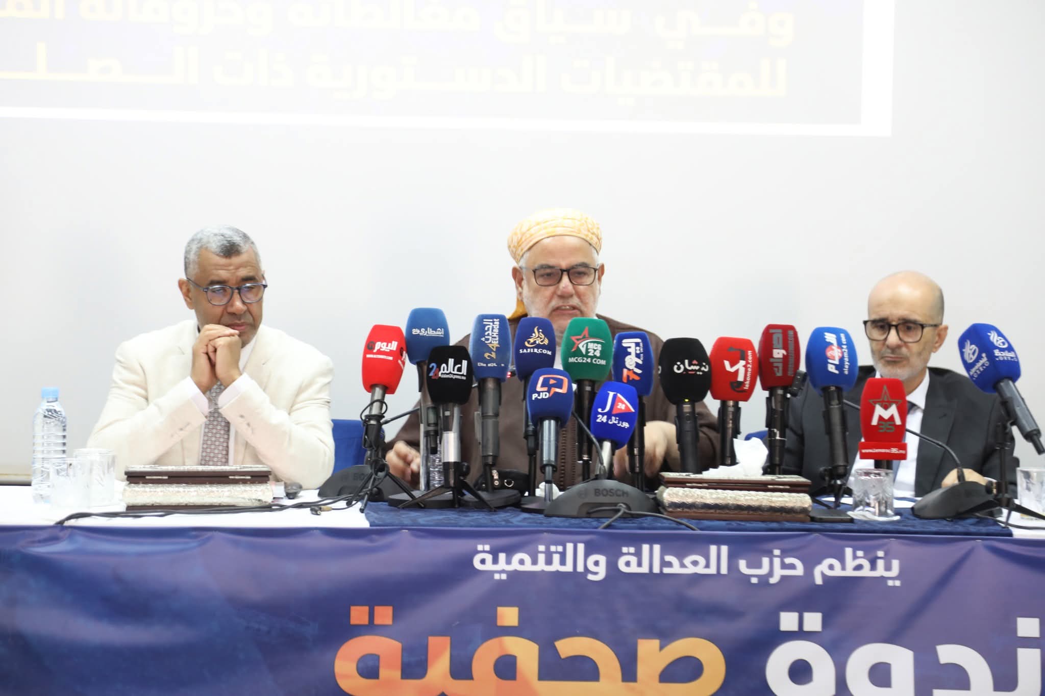 "البيجيدي" يتهم أخنوش ب"خرق الدستور"..قال إنه حضر إلى البرلمان خلال 4 سنوات بنسبة لم تتعدى 23 في المائة