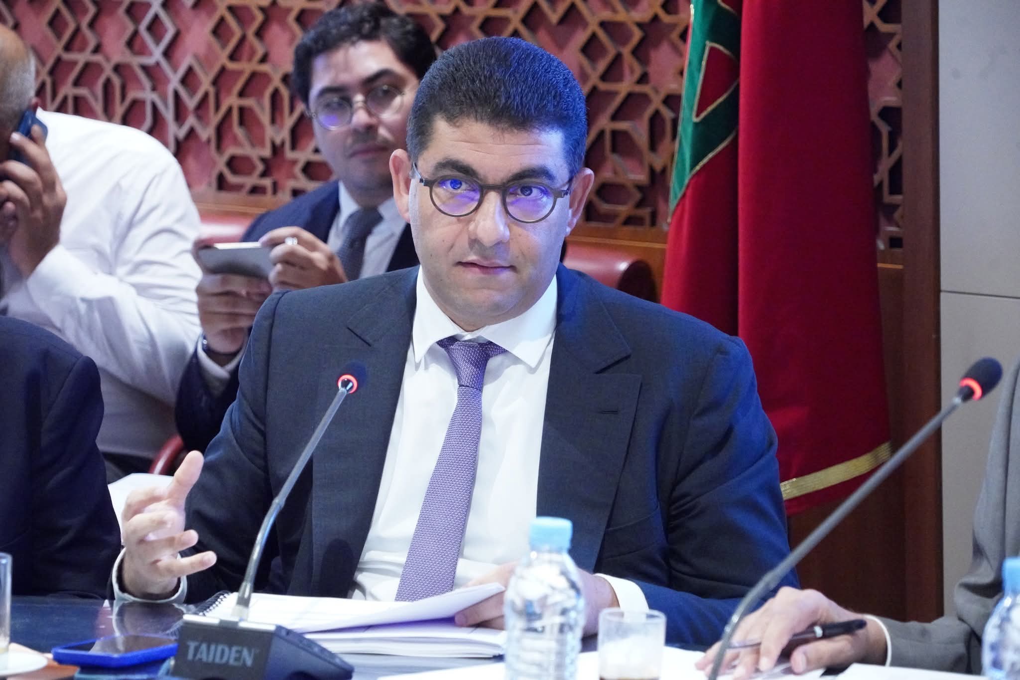 الحكومة تتراجع عن منح "مجلس الصحافة" صلاحية توقيف المطبوعات والصحف استجابة لمطالب المعارضة والأغلبية