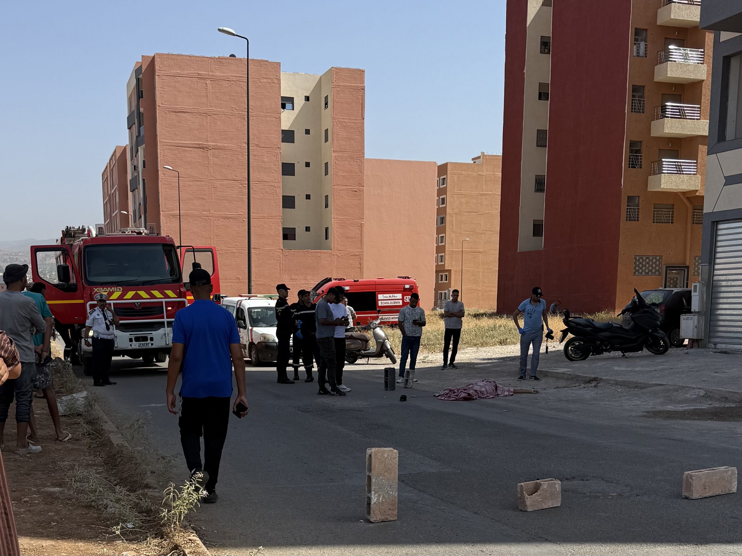مصرع خمسيني في بني ملال بعد سقوطه من الطابق الخامس خلال معاينة شقة