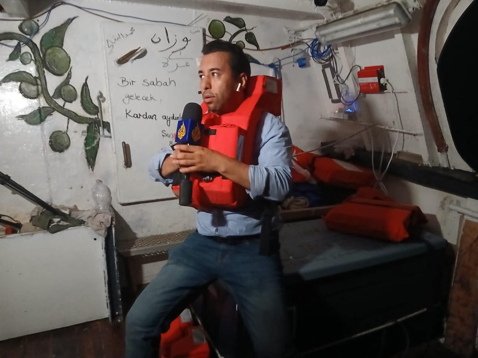 الجيش الإسرائيلي يقتحم السفينة "حنظلة" ويعتقل الصحافي المغربي محمد البقالي
