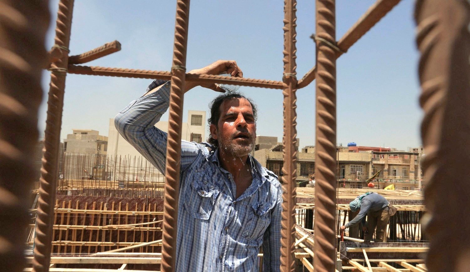 الإجهاد الحراري يؤدي إلى انخفاض الإنتاجية ويهدد صحة العمال