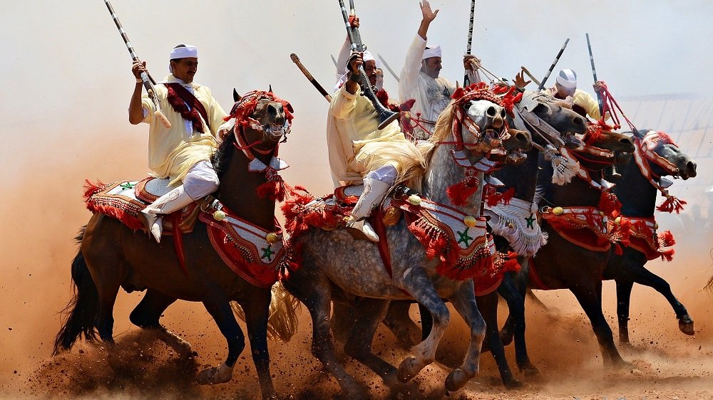انطلاق موسم مولاي عبد الله أمغار للتبوريدة في الجديدة بحضور 120 سربة وتوافد 4 ملايين زائر 