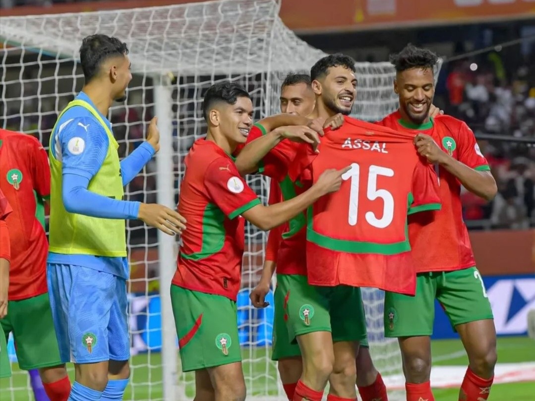 الملك يهنئ منتخب المحليين بعد فوزه بكأس أمم إفریقیا