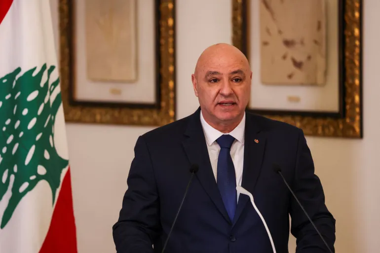 الرئيس اللبناني: نسعى لتجنب أي أزمات خارجية بعد قرار تجريد حزب الله من سلاحه