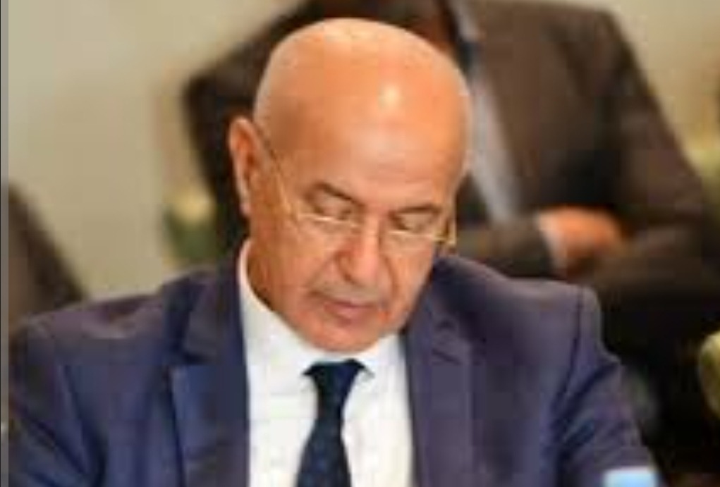 تخليق الحياة السياسية في المغرب: مطمح ملكي وحلم شعبي نحو مغرب جديد.
