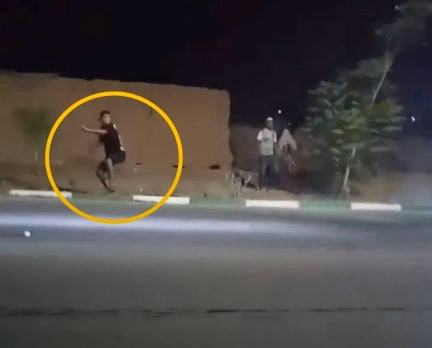 توقيف الشبان الذين ظهروا في مقطع فيديو يرشقون سيارة بالحجارة بتارودانت
