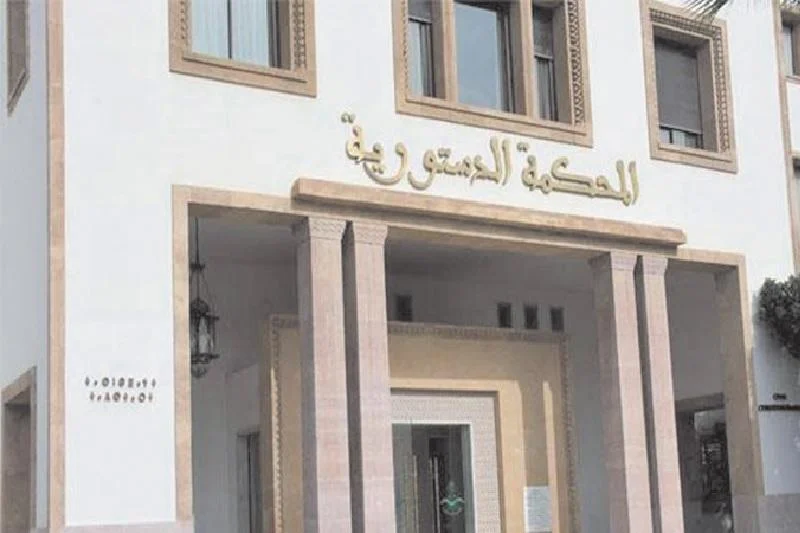 الملك يصحح خطأ الحكومة في إحالة مشروع قانون تنظيمي دون التداول بشأنه في المجلس الوزاري