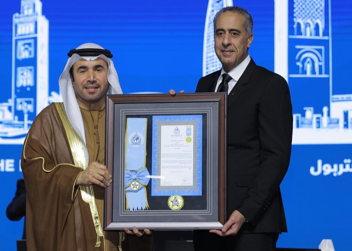 منظمة الأنتربول توشّح عبد اللطيف حموشي بوسام الأنتربول من الطبقة العليا