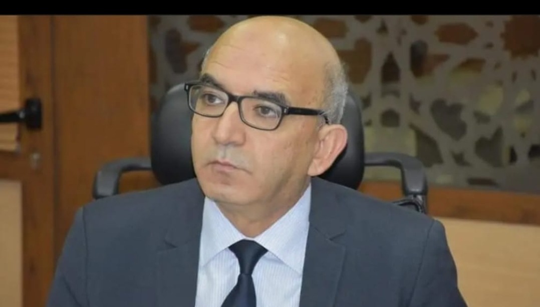 منطق الوزير وثقوب الذاكرة.. حينما يُصبح طلب المحضر جريمة سياسية!