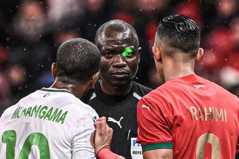 800 كاميرا تتصدى لفوضى الليزر في مدرجات “الكان”