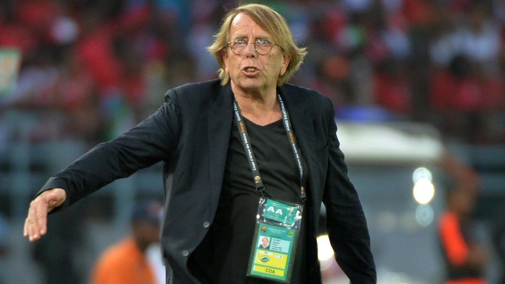 كلود لوروا يستغرب حجم الانتقادات الموجهة لوليد الركراكي ويؤكد أن الأسود مرشحون للتتويج بلقب "الكان"
